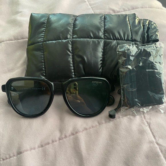 Moncler Sunglasses - Picture 1 of 4
